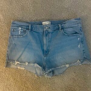 Abercrombie & Fitch The Mom Short high rise